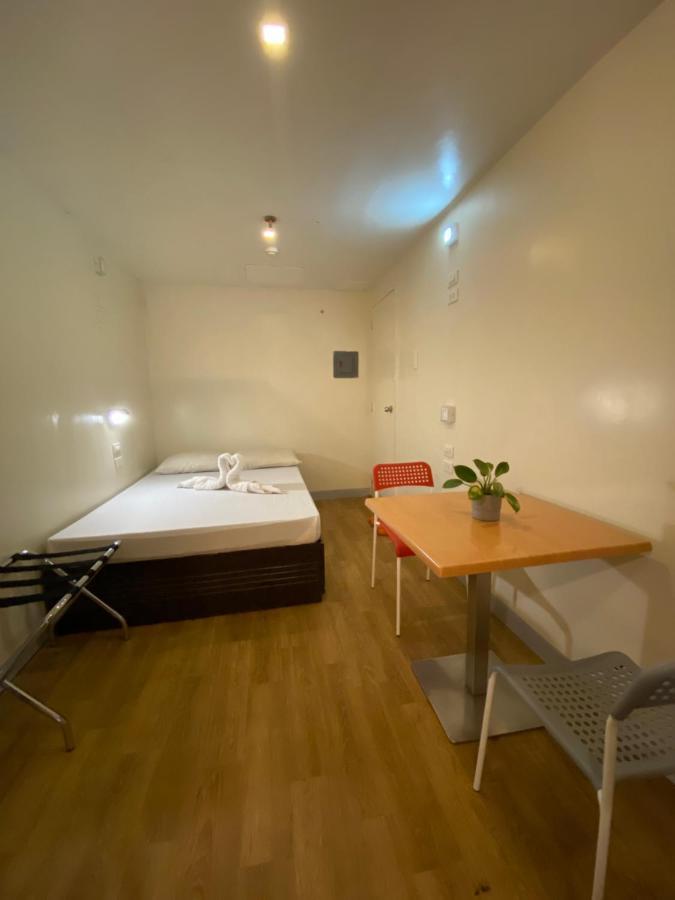 Burgos Hub Hostel Pasay Exterior photo